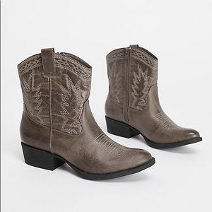 Matisse Vegan Ranch Boot - like new condition